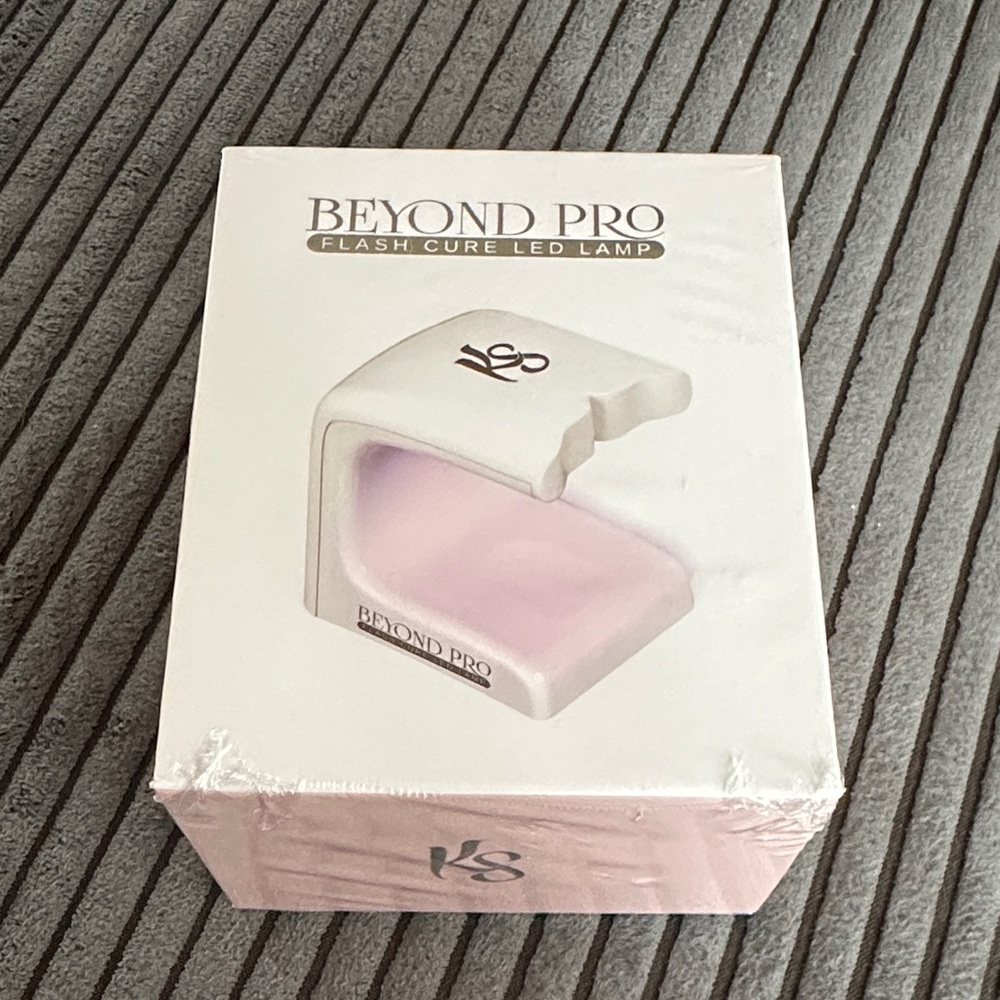 Kiara Beyond Pro LED Lamp in White and Pink
